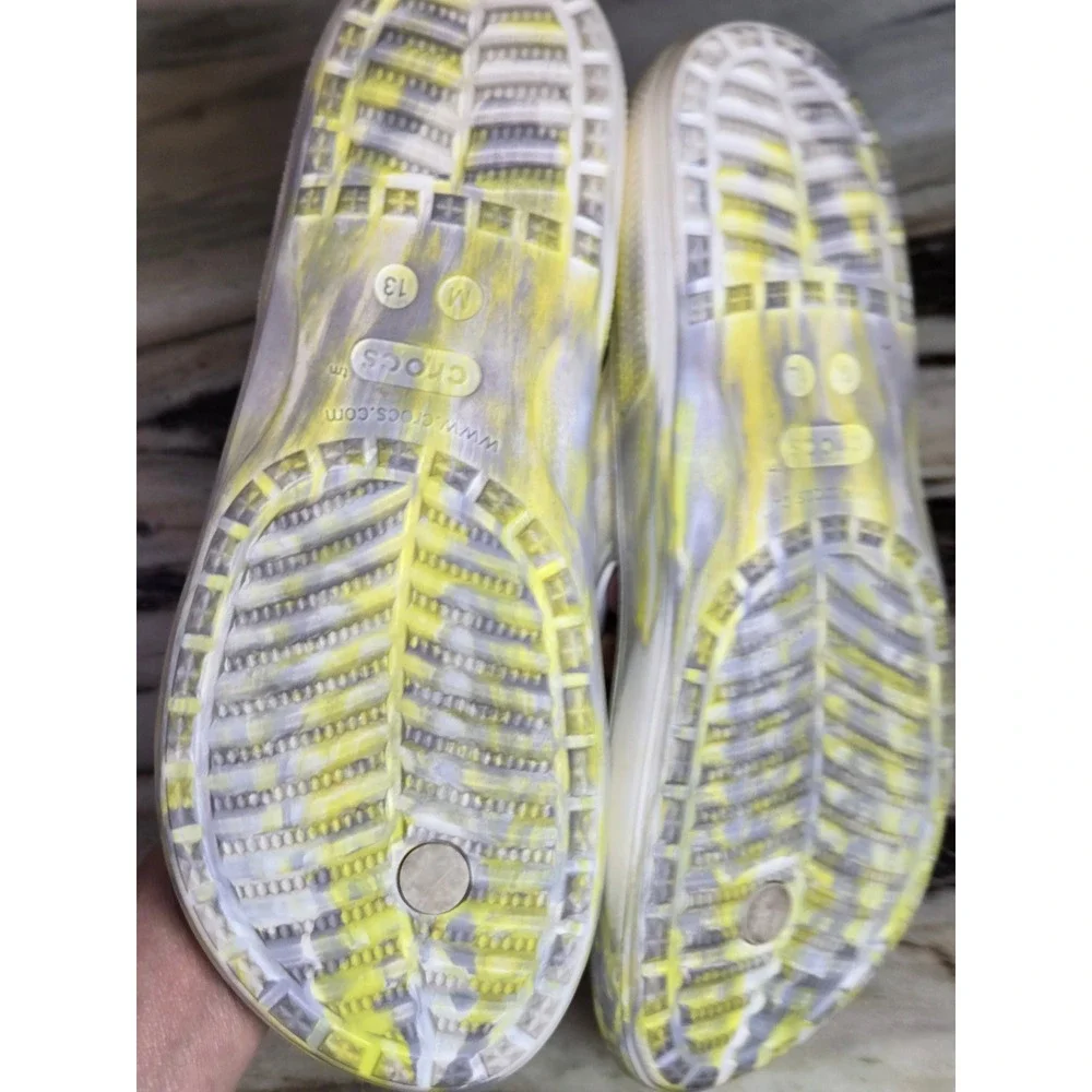 Crocs Mens 13 Yellow Grey Marble Flip‎ Flops Sandals Naruto Boba Fett Jibbitz